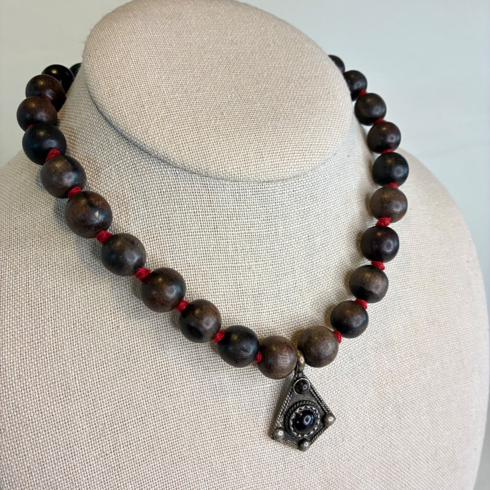 Lucky Brand Necklace Wood Bead Hand Knotted Red Cord Toggle Pendant - Picture 9 of 13